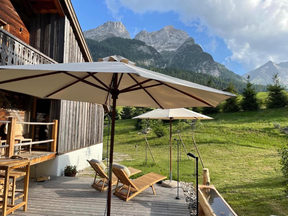 Alpen Charme - Chalet D'Hotes Et Spa Gsteig Bagian luar foto