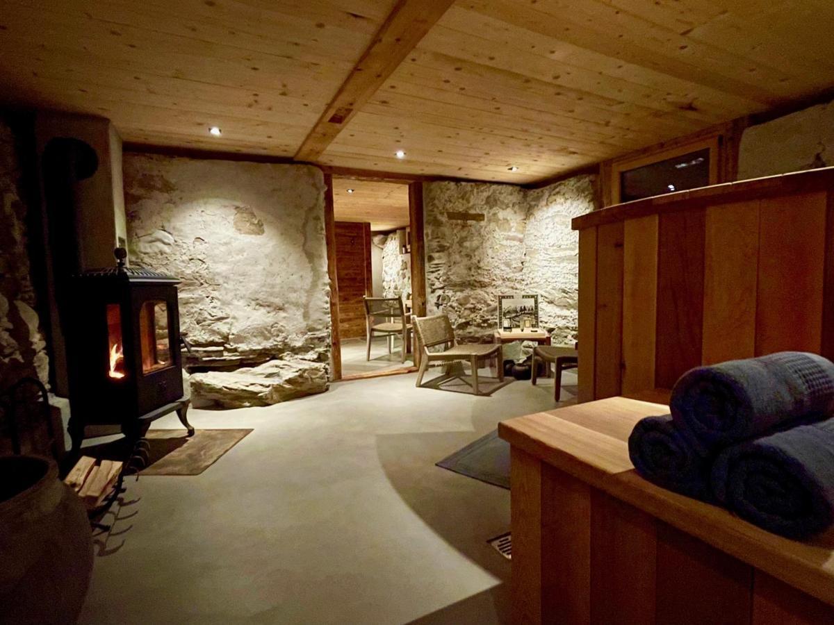 Alpen Charme - Chalet D'Hotes Et Spa Bed & Breakfast Gsteig Bagian luar foto