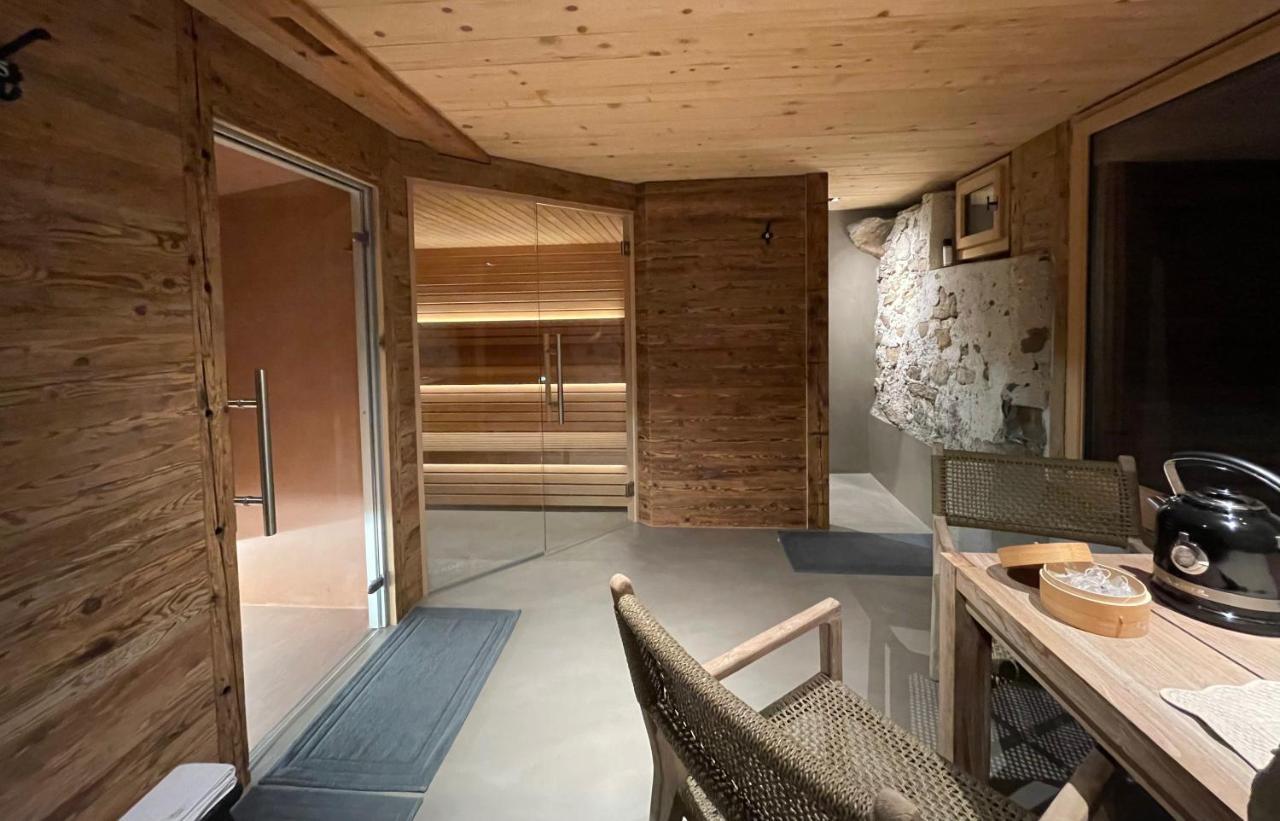 Alpen Charme - Chalet D'Hotes Et Spa Gsteig Bagian luar foto