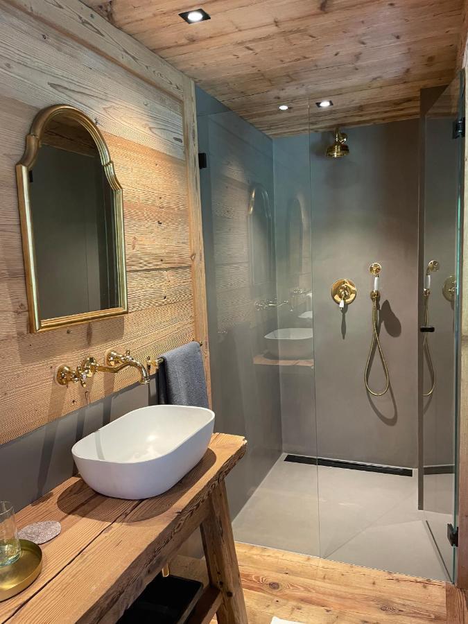 Alpen Charme - Chalet D'Hotes Et Spa Gsteig Bagian luar foto