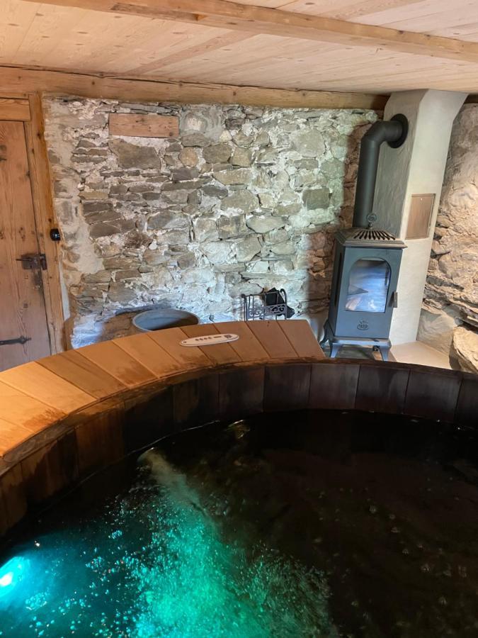 Alpen Charme - Chalet D'Hotes Et Spa Gsteig Bagian luar foto