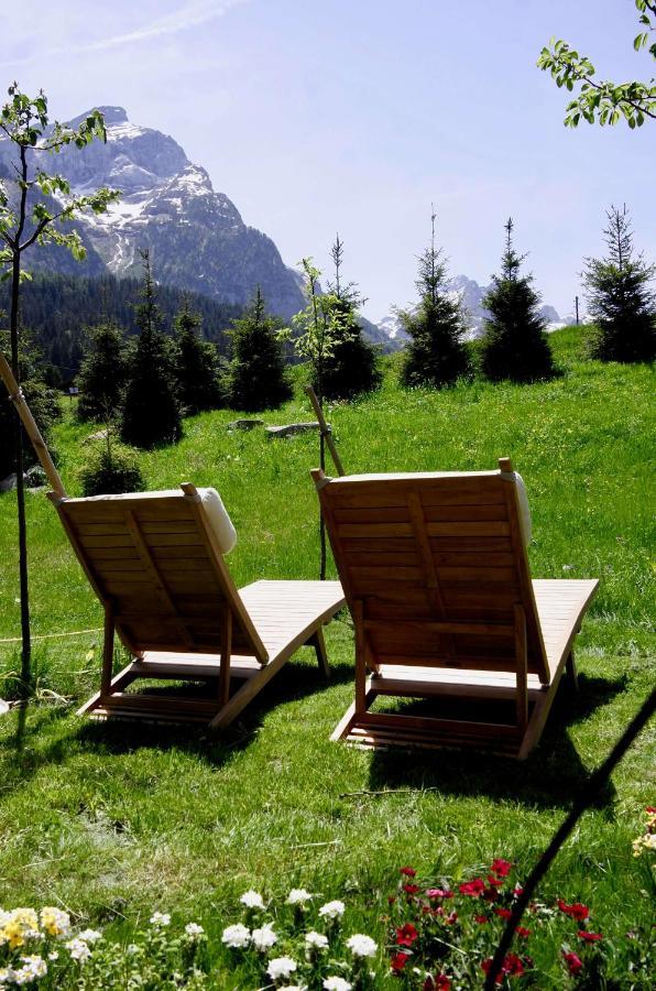Alpen Charme - Chalet D'Hotes Et Spa Gsteig Bagian luar foto