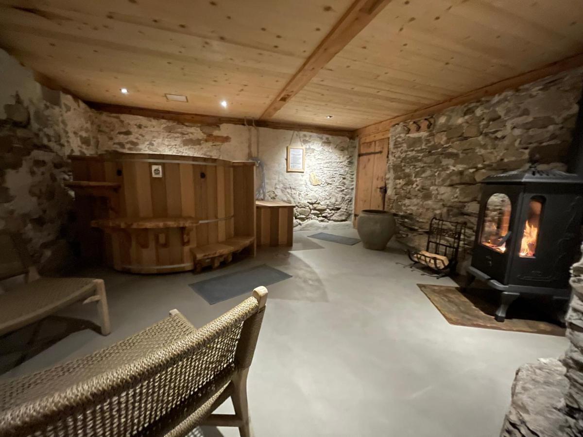 Alpen Charme - Chalet D'Hotes Et Spa Gsteig Bagian luar foto