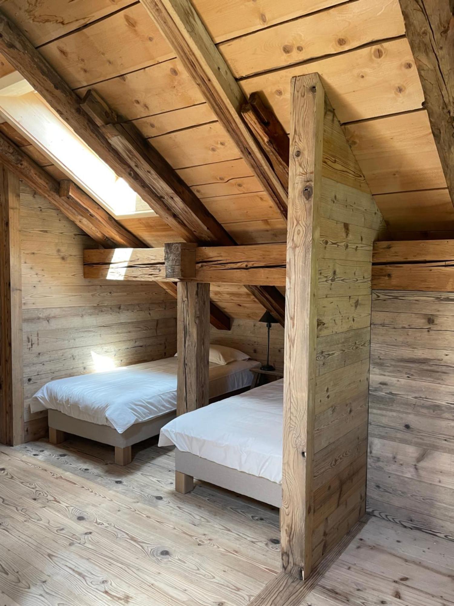 Alpen Charme - Chalet D'Hotes Et Spa Gsteig Ruang foto